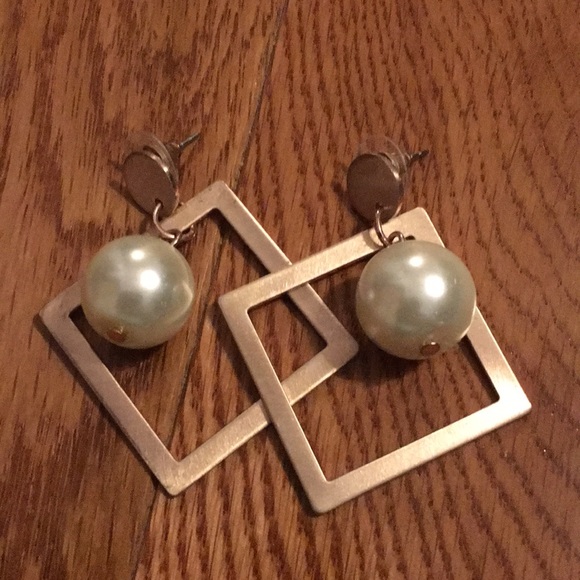Pearl earring sets - Picture 3 of 4